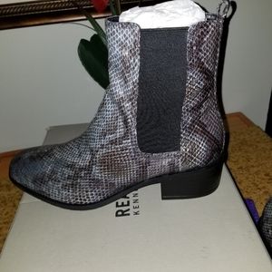 Kenneth Cole Ankle Boots NWT no box, but a box will be provided